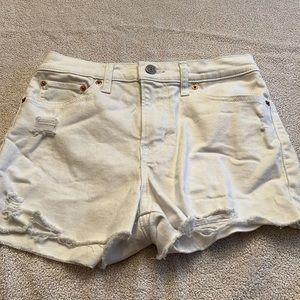 White denim Levi’s Shorts - new without tags